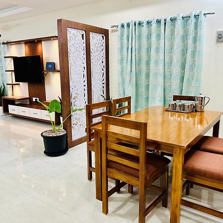 Truelife - 3Bhk Family Suites - Ps4 Pure Veg Restaurant On The Way To Balaji Temple - 2500 Sft Large Signature Apartment - Modular Kitchen - Super Fast Wifi, Smart Tv, 250 Jio Channels - Parking - Easy Access To All Temples - Top Service With Lots Of Tirupati Exteriör bild