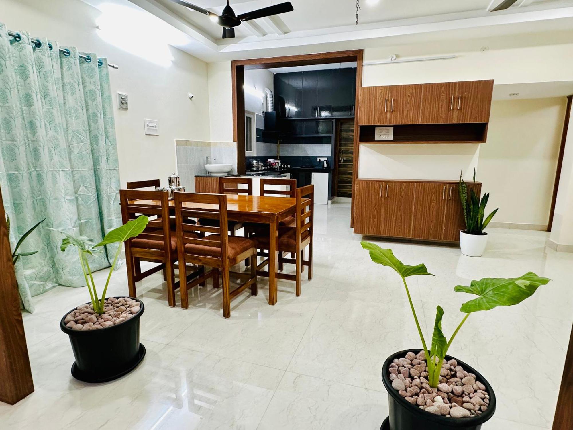 Truelife - 3Bhk Family Suites - Ps4 Pure Veg Restaurant On The Way To Balaji Temple - 2500 Sft Large Signature Apartment - Modular Kitchen - Super Fast Wifi, Smart Tv, 250 Jio Channels - Parking - Easy Access To All Temples - Top Service With Lots Of Tirupati Exteriör bild