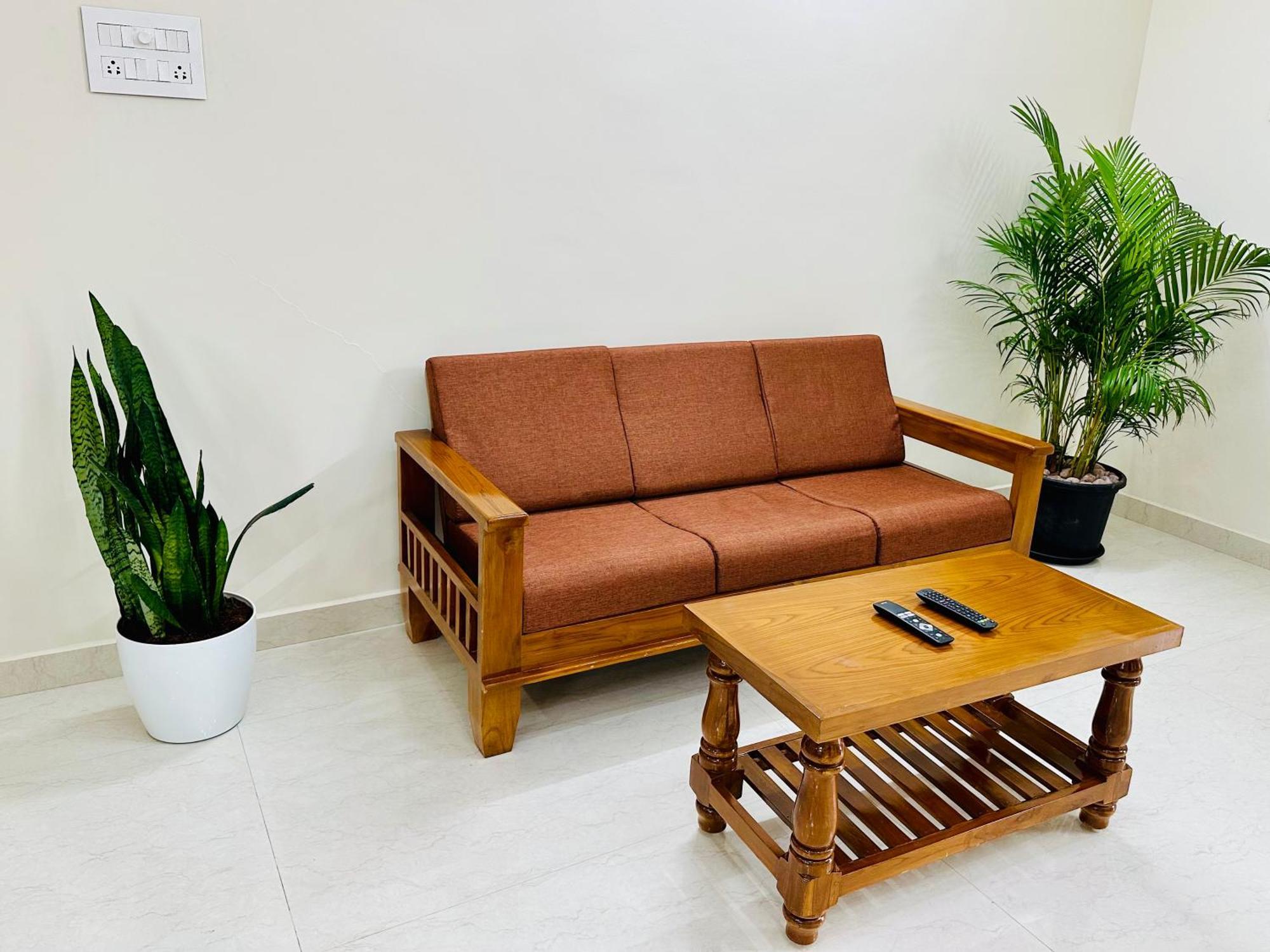 Truelife - 3Bhk Family Suites - Ps4 Pure Veg Restaurant On The Way To Balaji Temple - 2500 Sft Large Signature Apartment - Modular Kitchen - Super Fast Wifi, Smart Tv, 250 Jio Channels - Parking - Easy Access To All Temples - Top Service With Lots Of Tirupati Exteriör bild