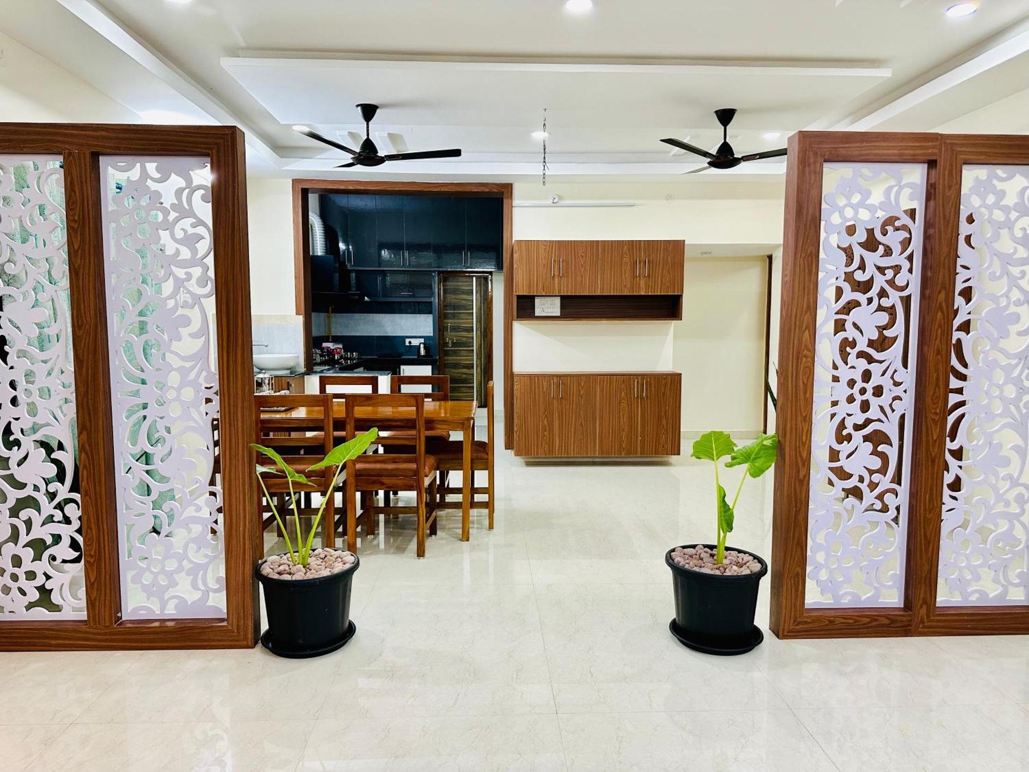 Truelife - 3Bhk Family Suites - Ps4 Pure Veg Restaurant On The Way To Balaji Temple - 2500 Sft Large Signature Apartment - Modular Kitchen - Super Fast Wifi, Smart Tv, 250 Jio Channels - Parking - Easy Access To All Temples - Top Service With Lots Of Tirupati Exteriör bild
