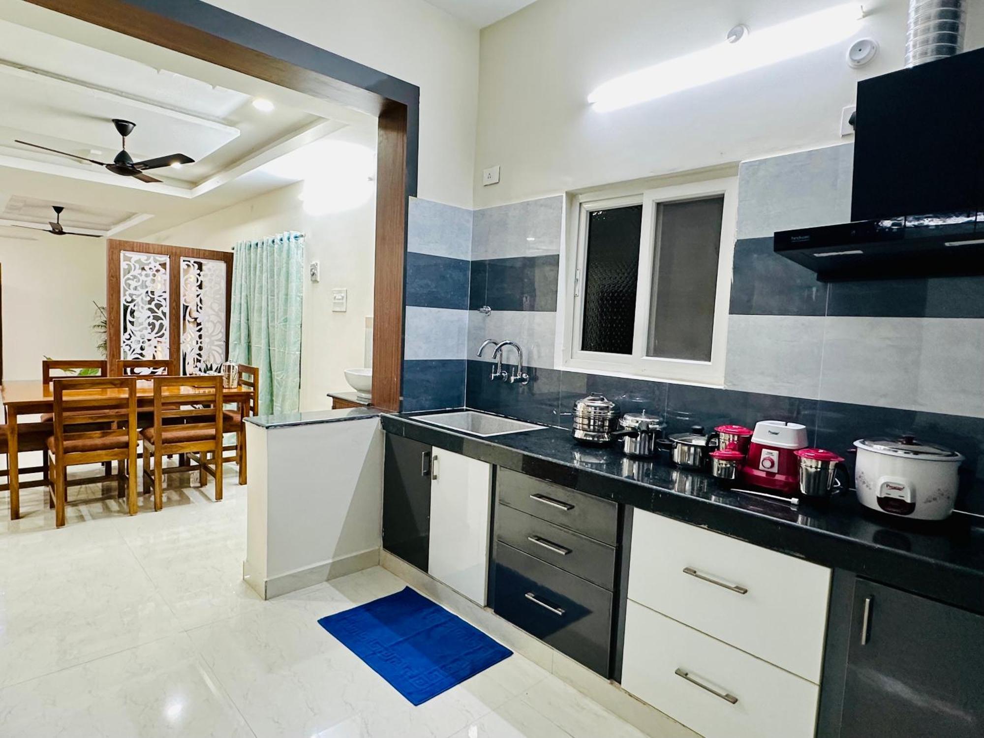 Truelife - 3Bhk Family Suites - Ps4 Pure Veg Restaurant On The Way To Balaji Temple - 2500 Sft Large Signature Apartment - Modular Kitchen - Super Fast Wifi, Smart Tv, 250 Jio Channels - Parking - Easy Access To All Temples - Top Service With Lots Of Tirupati Exteriör bild