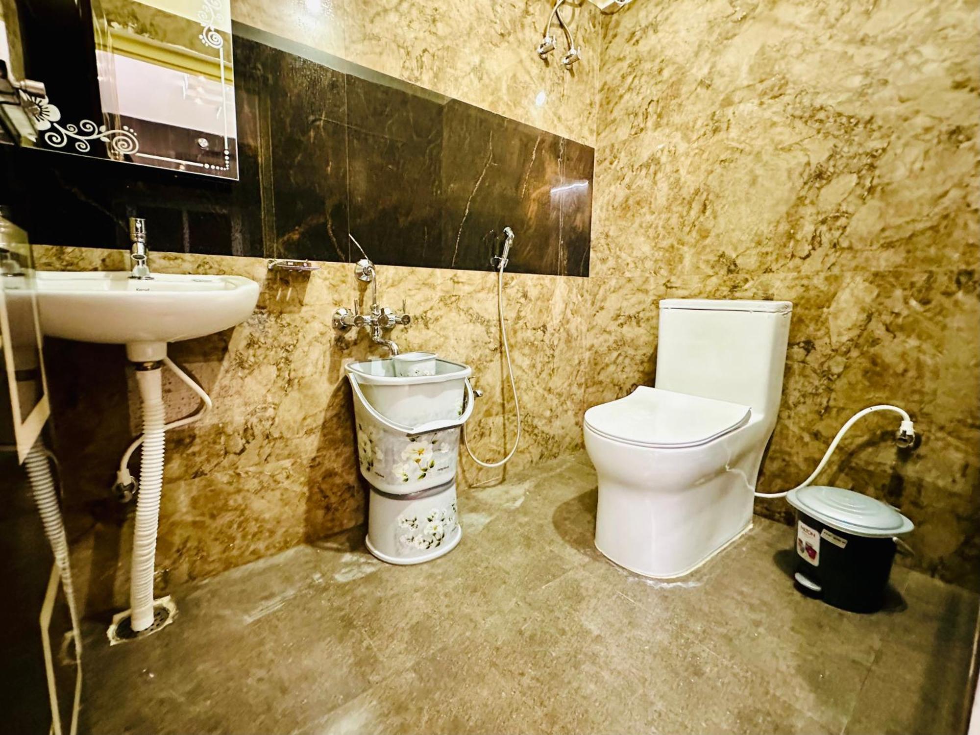 Truelife - 3Bhk Family Suites - Ps4 Pure Veg Restaurant On The Way To Balaji Temple - 2500 Sft Large Signature Apartment - Modular Kitchen - Super Fast Wifi, Smart Tv, 250 Jio Channels - Parking - Easy Access To All Temples - Top Service With Lots Of Tirupati Exteriör bild